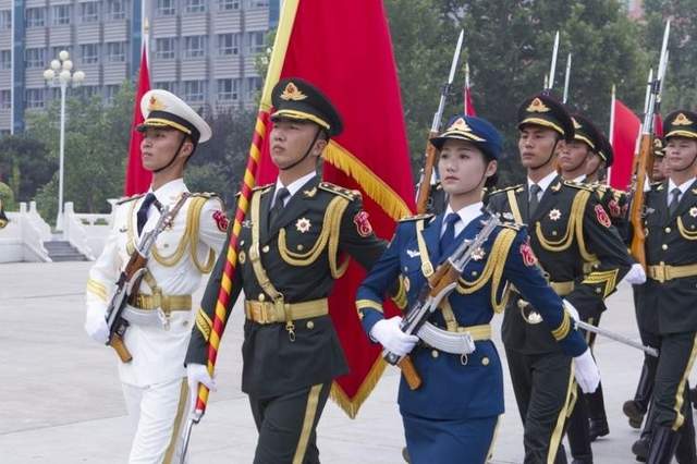 巴沙尔检阅三军仪仗队视频，展现国家力量与荣耀，巴沙尔检阅三军仪仗队，展现国家力量与荣耀的瞬间视频