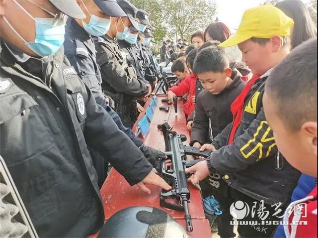 关东军为何佩戴大檐帽，历史、文化与传统因素探讨，关东军大檐帽佩戴背后的历史、文化与传统因素探讨