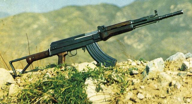 AK-18自动步枪，性能与特点解析，AK-18自动步枪性能与特点深度解析