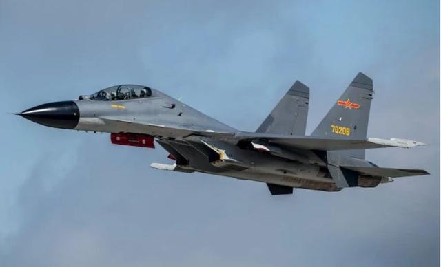 中国空军装备的重型歼击机，力量与技术的完美结合，中国空军重型歼击机，力量与技术的巅峰结合