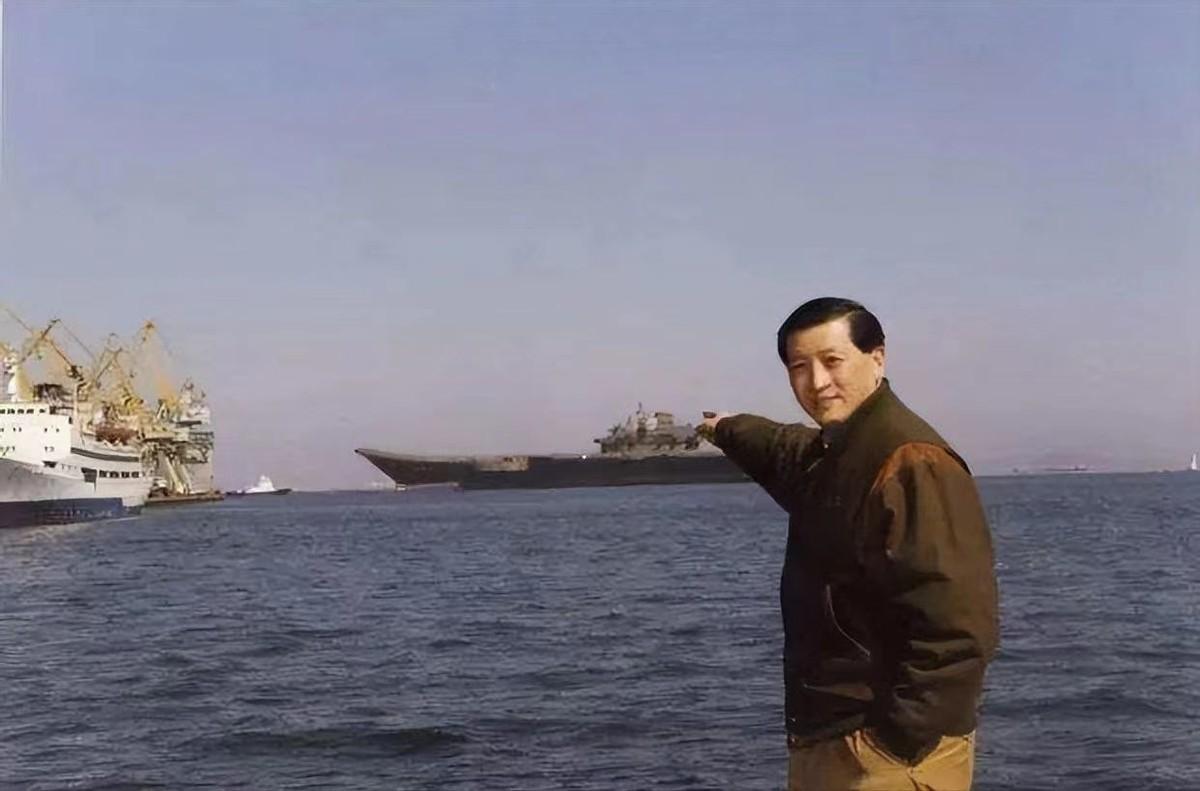 瓦良格号，纪念牺牲的希腊船员名字及其英勇事迹，瓦良格号纪念英勇牺牲的希腊船员名字及其事迹，英勇精神的永恒颂歌