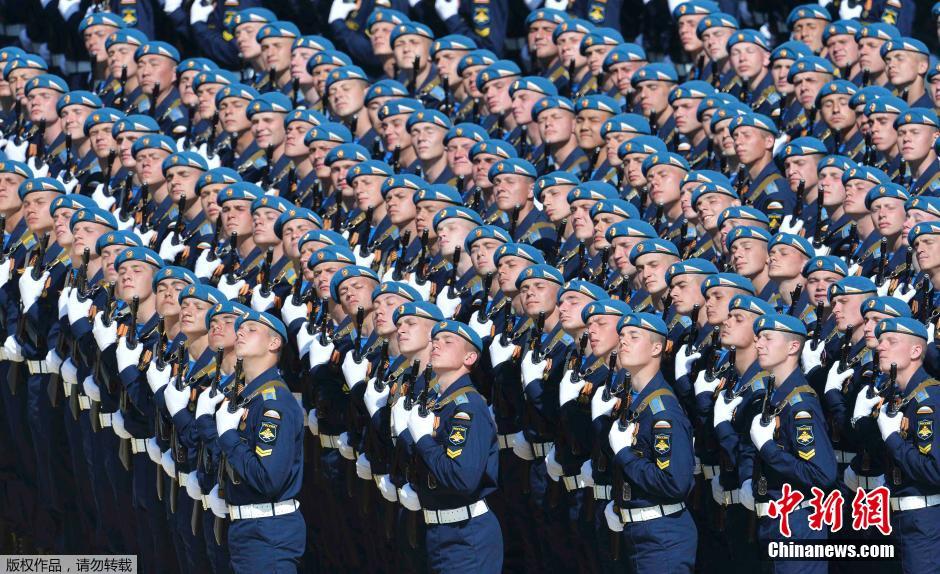 中国参加俄罗斯阅兵，跨越国界的军事友谊与共同安全的追求，中俄军事友谊见证，中国参加俄罗斯阅兵，共同追求跨国的安全与合作