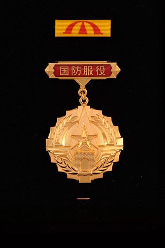 国防勋章，并非每一位士兵都能拥有，国防勋章，荣誉的象征，非普通士兵可得