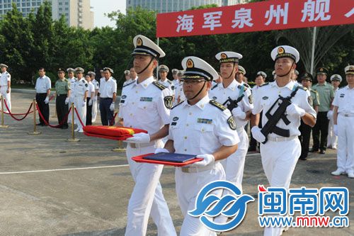 泉州舰舰长揭秘，一位海军英雄的传奇故事，海军英雄传奇，泉州舰舰长揭秘英雄故事