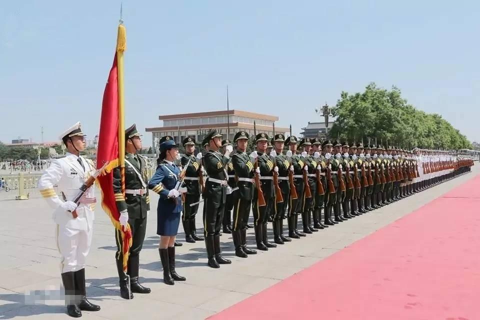 俄罗斯阅兵与中国三军仪仗队，一段跨越国界的荣耀时刻视频记录，中俄荣耀交汇，阅兵与三军仪仗队的跨国界荣耀时刻纪实