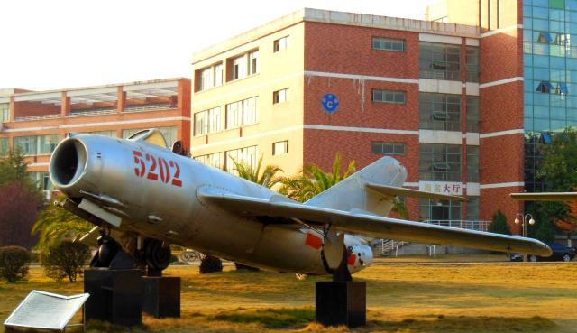 南昌航空大学与歼八的传奇故事，探索其背后的历史渊源，南昌航空大学与歼八的传奇故事，探索历史渊源之旅