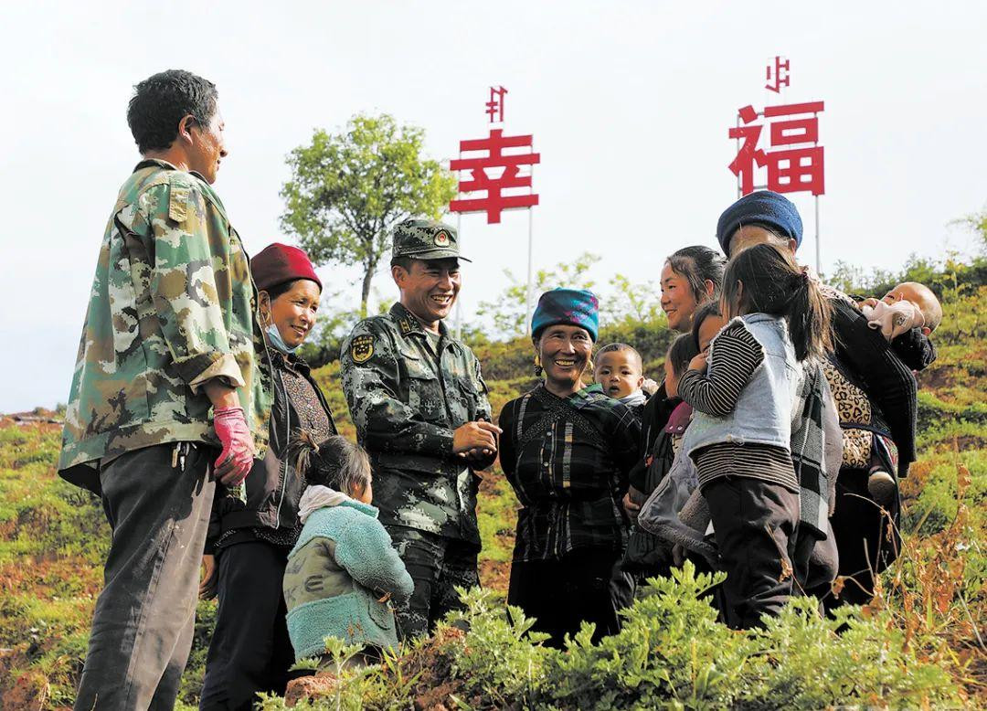 中央军事频道，爱我人民，爱我军，中央军事频道，热爱人民，致敬军队