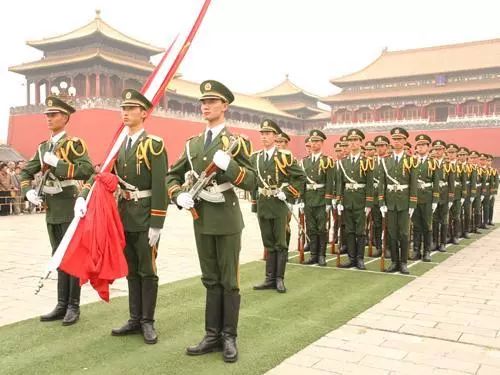 三军仪仗队与国旗护卫队正步之差异，三军仪仗队与国旗护卫队正步差异解析