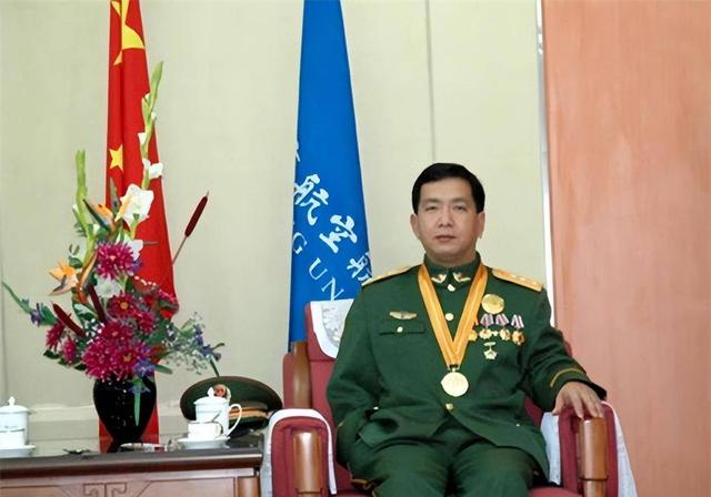 武警丁晓兵简历，一位英勇无畏的忠诚卫士的生平，武警丁晓兵，忠诚卫士的生平传记