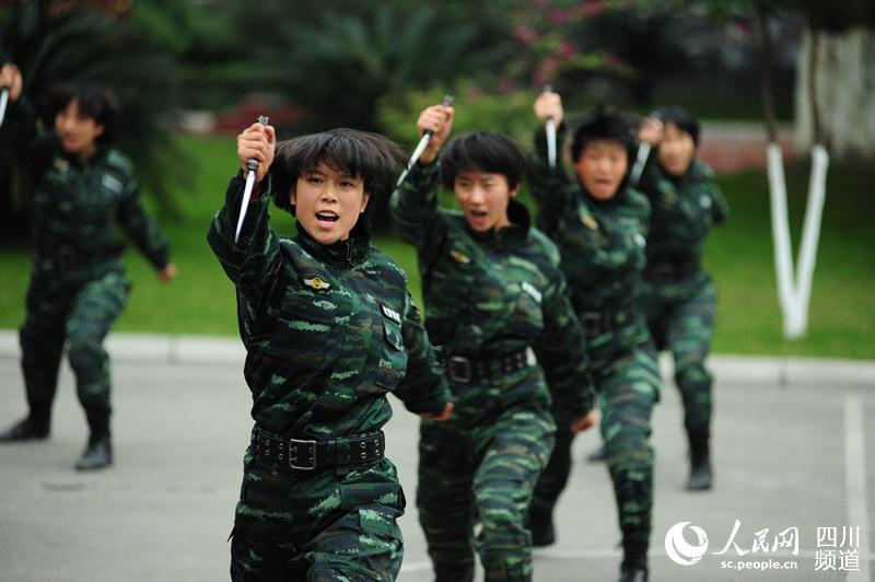 女武警军装照片，展现坚毅与柔美的力量，女武警军装风采，坚毅与柔美的力量展现