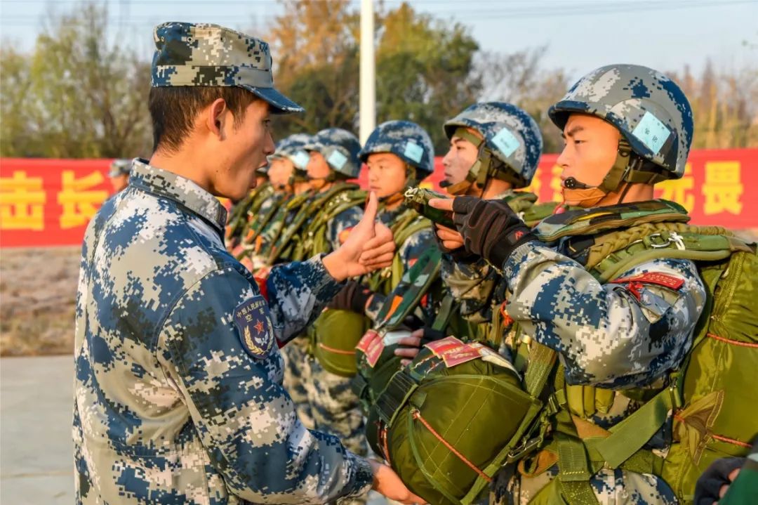 英勇的空降兵，第15军45师的美篇，英勇空降兵风采，第15军45师传奇篇章