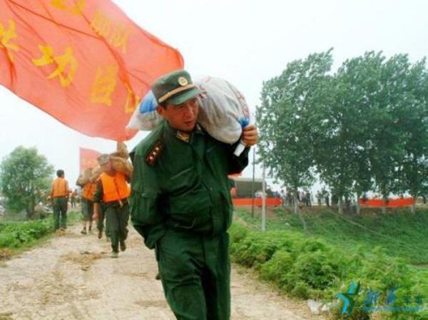 丁晓兵，荣耀的军衔背后的传奇故事，丁晓兵，荣耀军衔背后的传奇人生