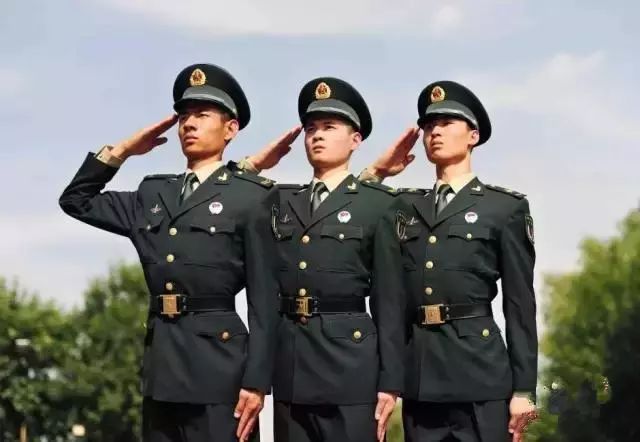 火箭军与陆军军服对比，特色与共性交织的战袍，火箭军与陆军军服对比，特色与共性并存的战袍