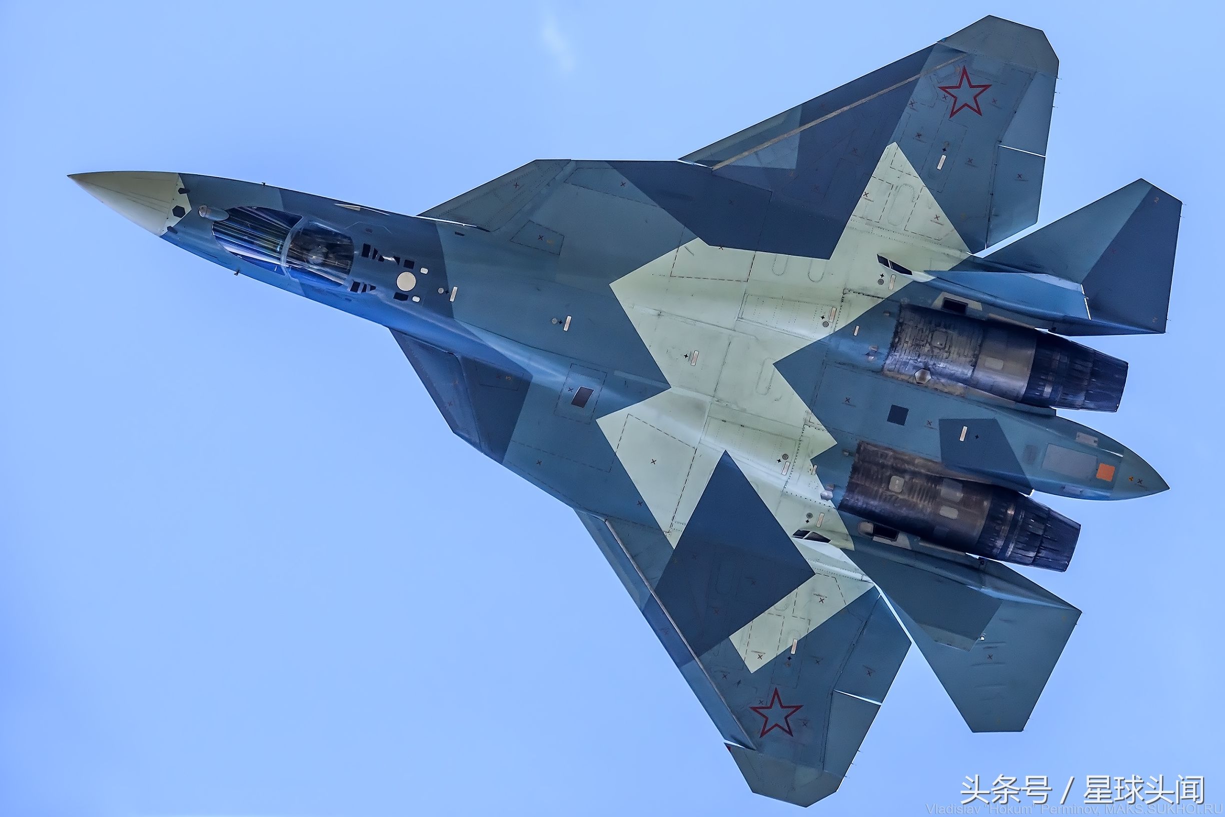 F22战机和歼-20战机，究竟谁更厉害？，F22与歼-20战机性能对比，谁更胜一筹？