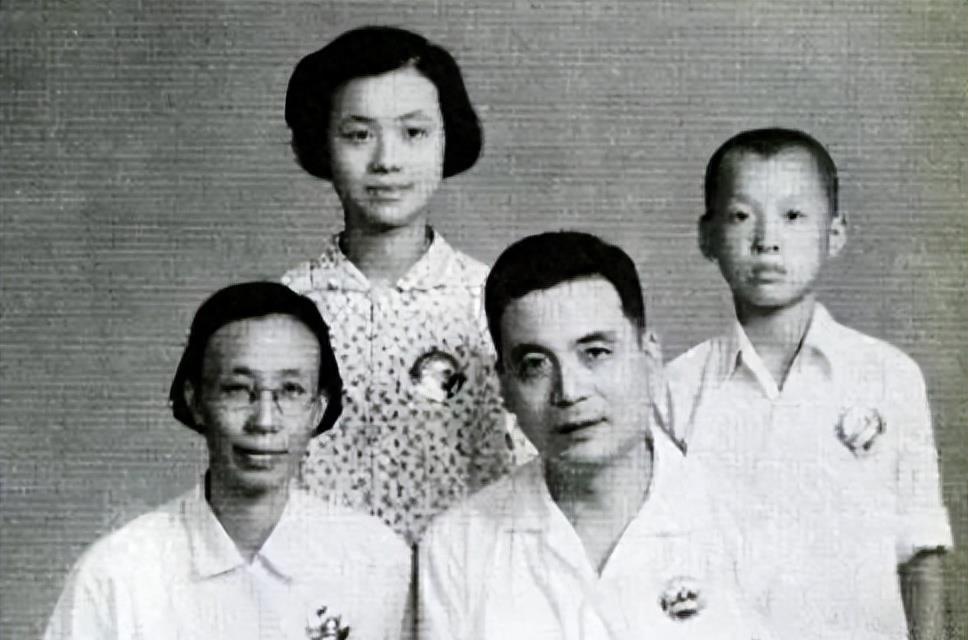 邓稼先，1986年的卓越贡献与深远影响，邓稼先，卓越贡献奠定国士地位，深远影响铸就传奇典范（1986年）