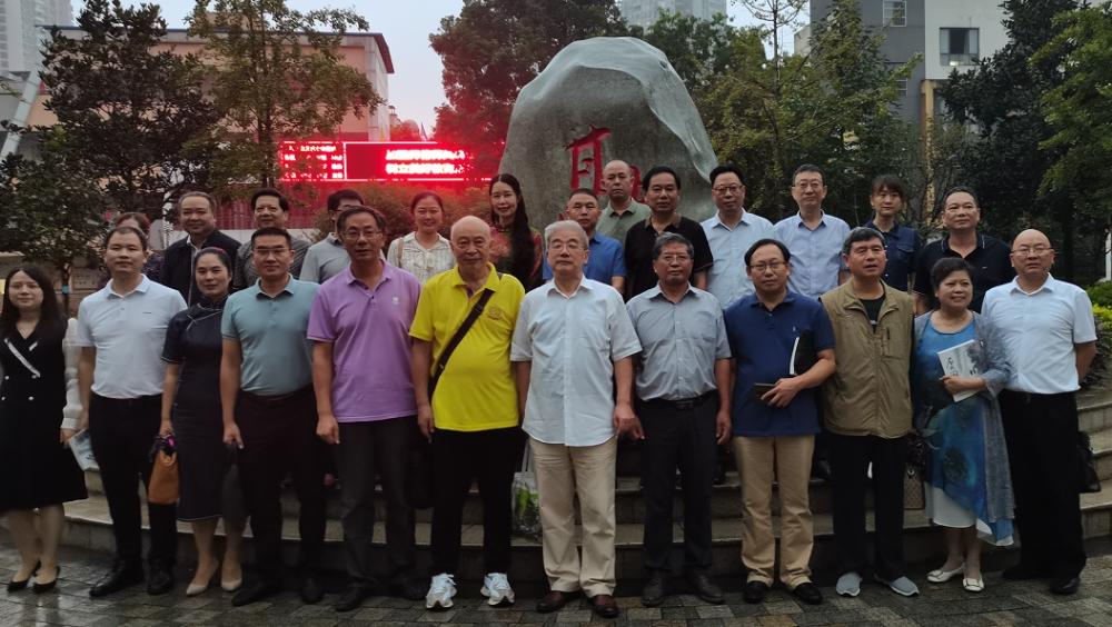 最近摘抄的一小段新闻，揭示科技创新与社会发展的紧密关联，科技创新与社会发展紧密相连，揭示最新发展动态与关联趋势