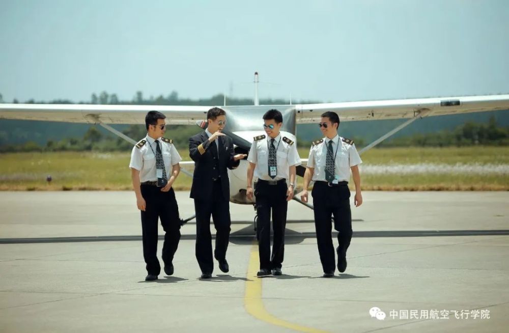 中国飞行学院官网，探索航空教育的门户，中国飞行学院官网，航空教育的探索之门