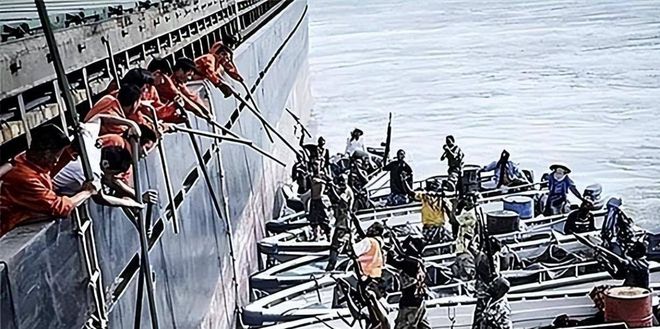 索马里海盗与中国海军，无畏与应对的挑战，索马里海盗与中国海军，挑战与应对策略