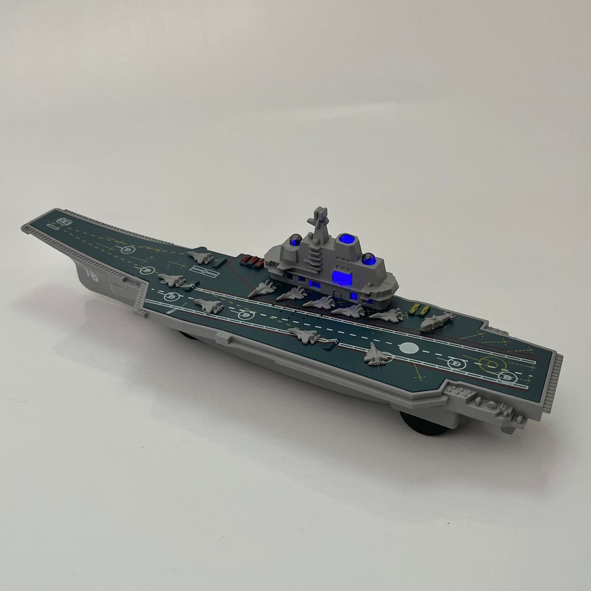 航空母舰模型制作，小学生也能玩转的手工艺术，小学生玩转航空母舰模型制作，手工艺术体验