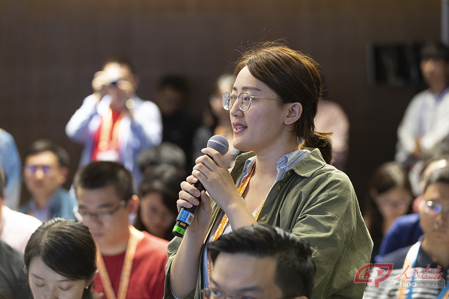 新闻发布会提问，媒体与公众的声音，新闻发布会媒体与公众互动，聚焦问题与声音