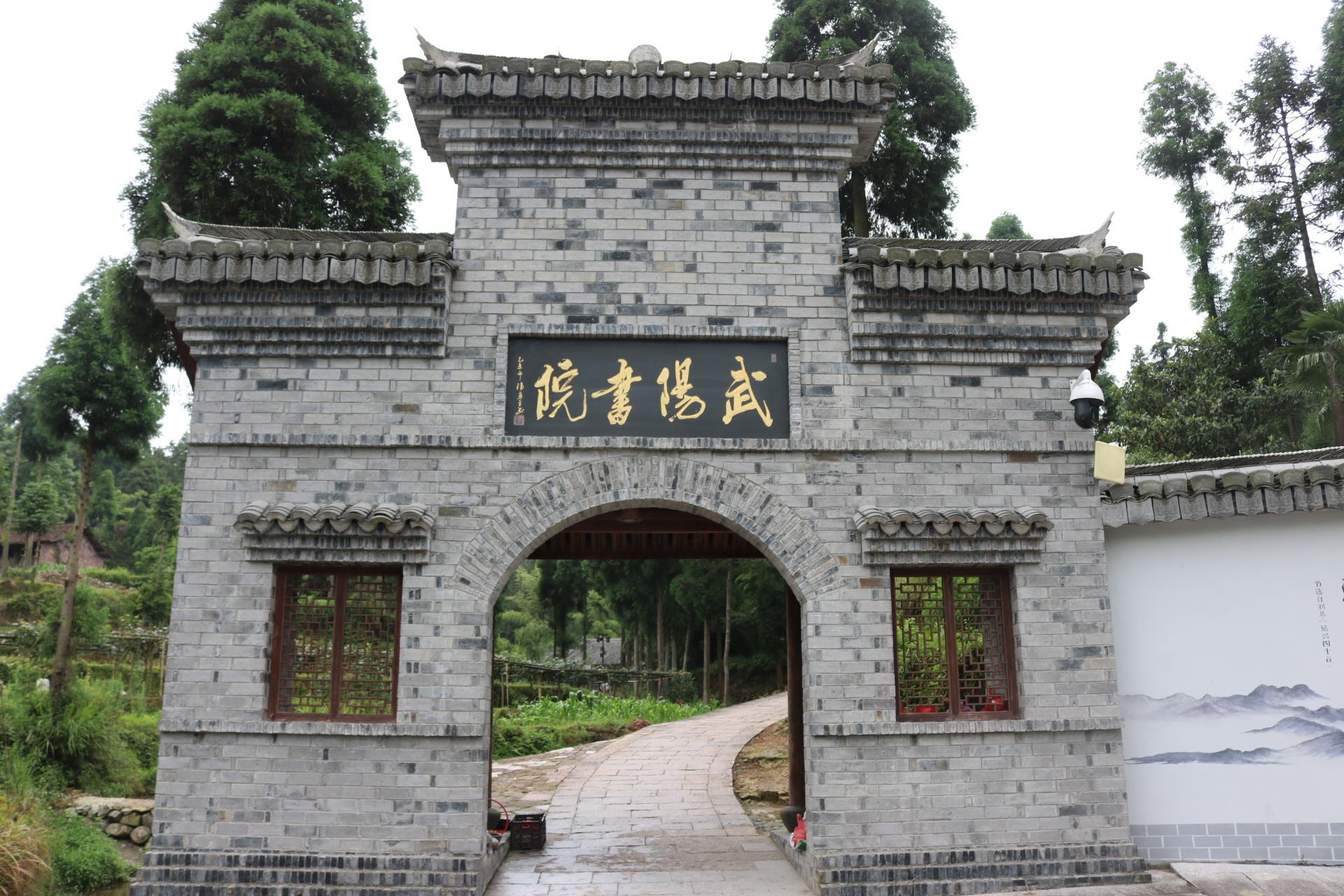 世外桃园中的刘伯温与肖氏传奇，世外桃园中的刘伯温与肖氏传奇之旅