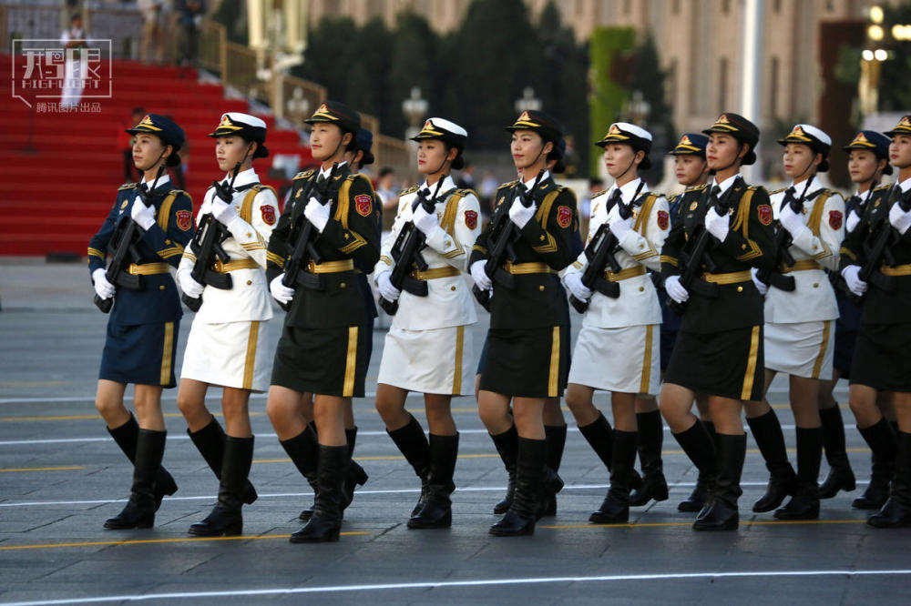 解放军三军仪仗队女兵表演，荣耀与力量的展现，解放军三军仪仗队女兵表演，荣耀与力量的璀璨瞬间