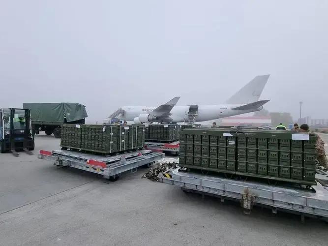 美国一小时打遍全球，尖端武器的力量与影响，美国尖端武器，全球覆盖的力量与影响