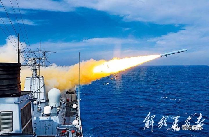副舰长何以撤换舰长，职责、情境与决策过程的分析，副舰长取代舰长的决策过程，职责、情境与深度分析