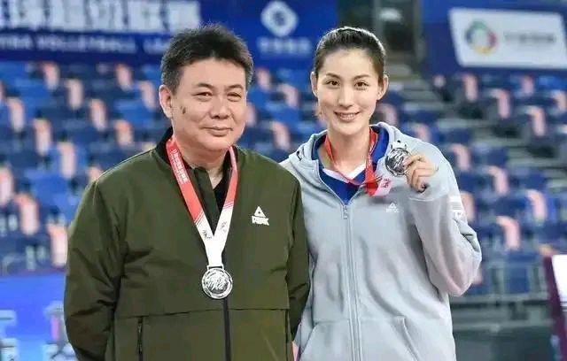 中国女排结果最新消息，荣耀再现，力挫群雄，中国女排荣耀再现，力挫群雄，最新战绩振奋人心