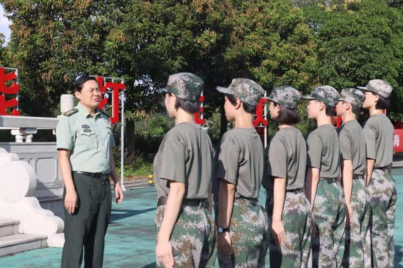 荣耀时刻，2021年中国阅兵中的女兵风采，荣耀时刻，中国阅兵中的女兵风采闪耀2021年