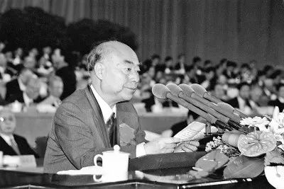 他是中国两弹一星之父——致敬伟大的科技巨擘，致敬科技巨擘，中国两弹一星之父的辉煌传奇