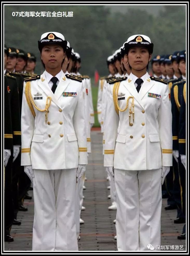 现役武警春秋常服图片，展现威武形象与荣誉的象征，现役武警春秋常服，展现威武形象与荣誉的象征的图片欣赏