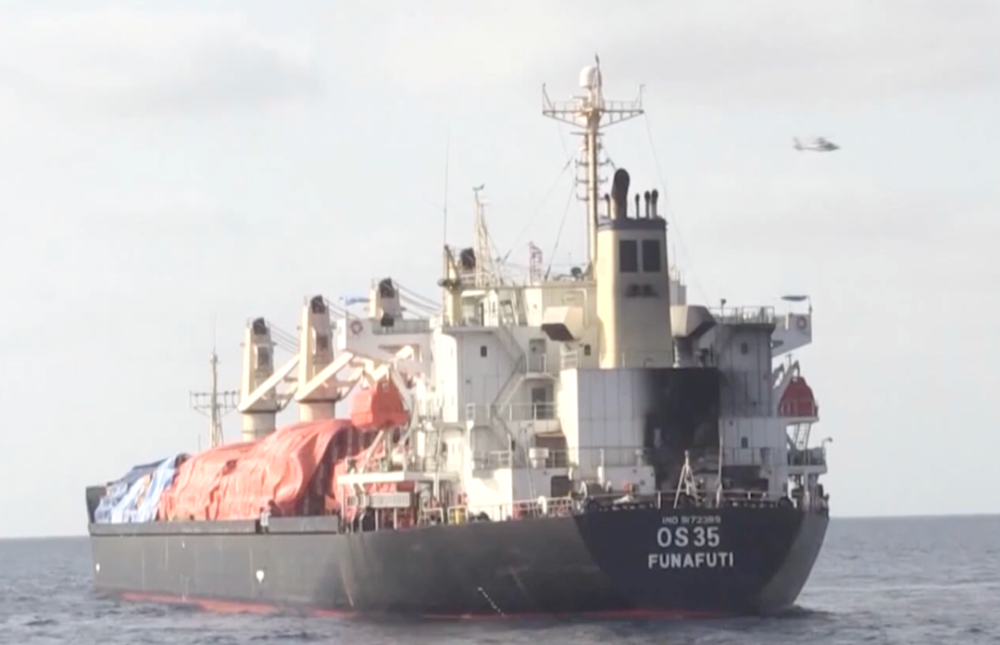 中国海军在亚丁湾打击海盗的视频，展现大国海军力量的英勇瞬间，中国海军在亚丁湾打击海盗瞬间，展现大国海军力量的英勇风采