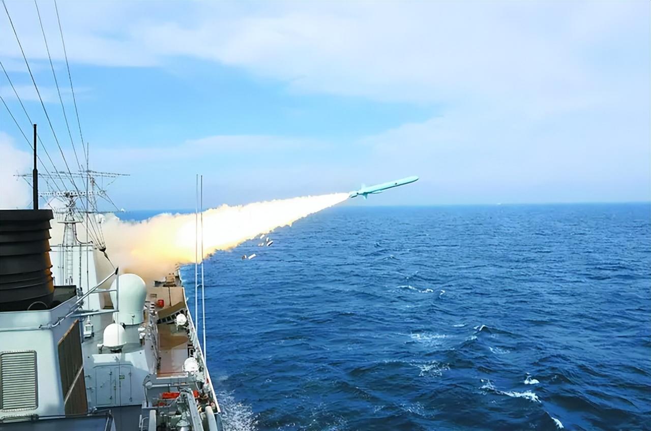 海南075型两栖攻击舰，中国海军力量的新里程碑，海南075型两栖攻击舰，中国海军力量的崭新里程碑