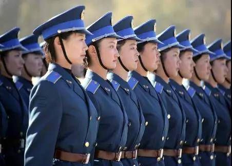 部队女兵服装，展现力量与荣耀的象征，部队女兵服装，力量与荣耀的彰显