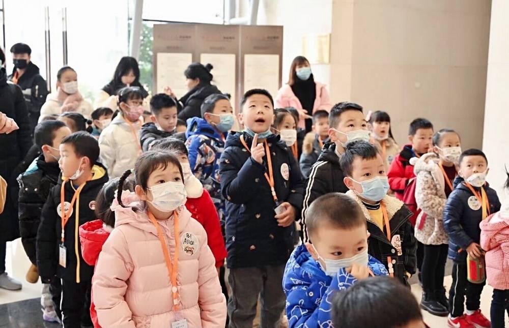童眼看世界头条新闻，童眼看世界，头条新闻聚焦