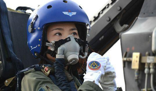 歼20与F22，战争模拟中的空中霸主对决，歼20与F22，空中霸主战争模拟对决