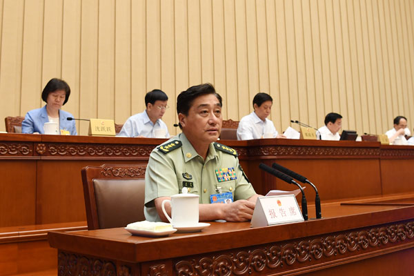 中国人民武装警察部队领导，引领与担当，中国人民武装警察部队的领导力量，引领与担当的双重角色