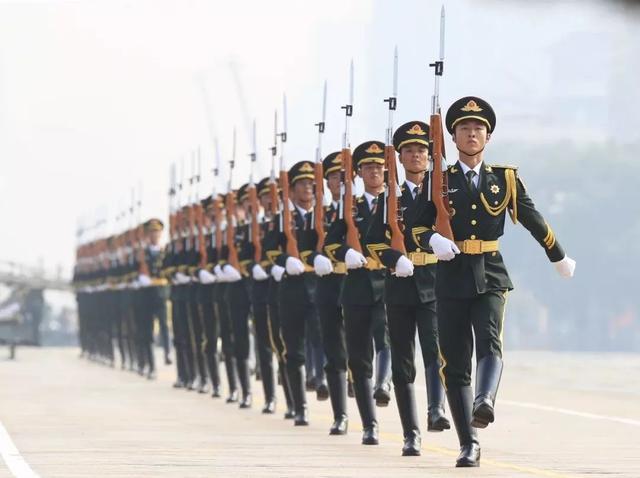 香港人民眼中的阅兵仪式，荣耀与自豪的展现，香港民众视角下的阅兵仪式，荣耀与自豪的彰显