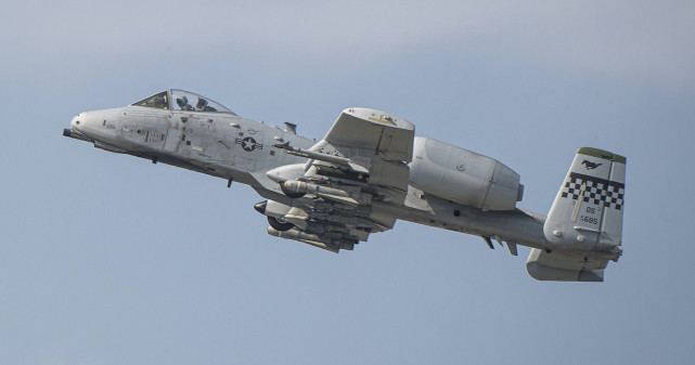 揭秘A-10轰炸机，空中巨无霸的传奇故事，揭秘传奇空中巨无霸，A-10轰炸机的故事
