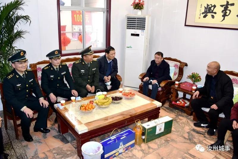 国庆70周年大阅兵出席领导，见证国家辉煌历程的尊贵身影，国庆70周年大阅兵，领导身影见证国家辉煌历程