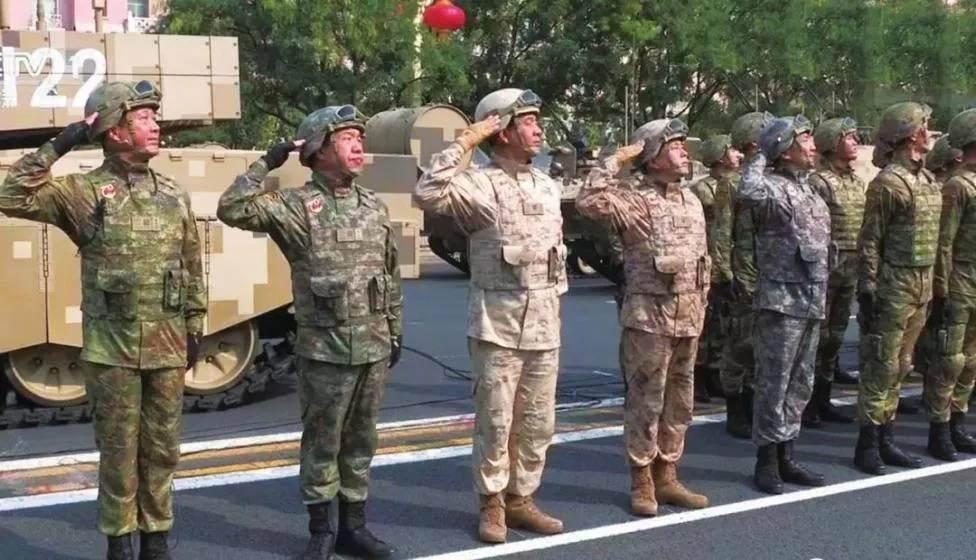 揭秘新一代战斗装备，21式星空迷彩作战服，揭秘新一代战斗装备，21式星空迷彩作战服亮相战场