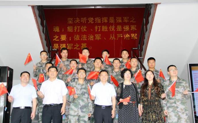 第一批驻港部队女兵，时代的先锋，女性的荣耀，首批驻港部队女兵，先锋时代的荣耀女性