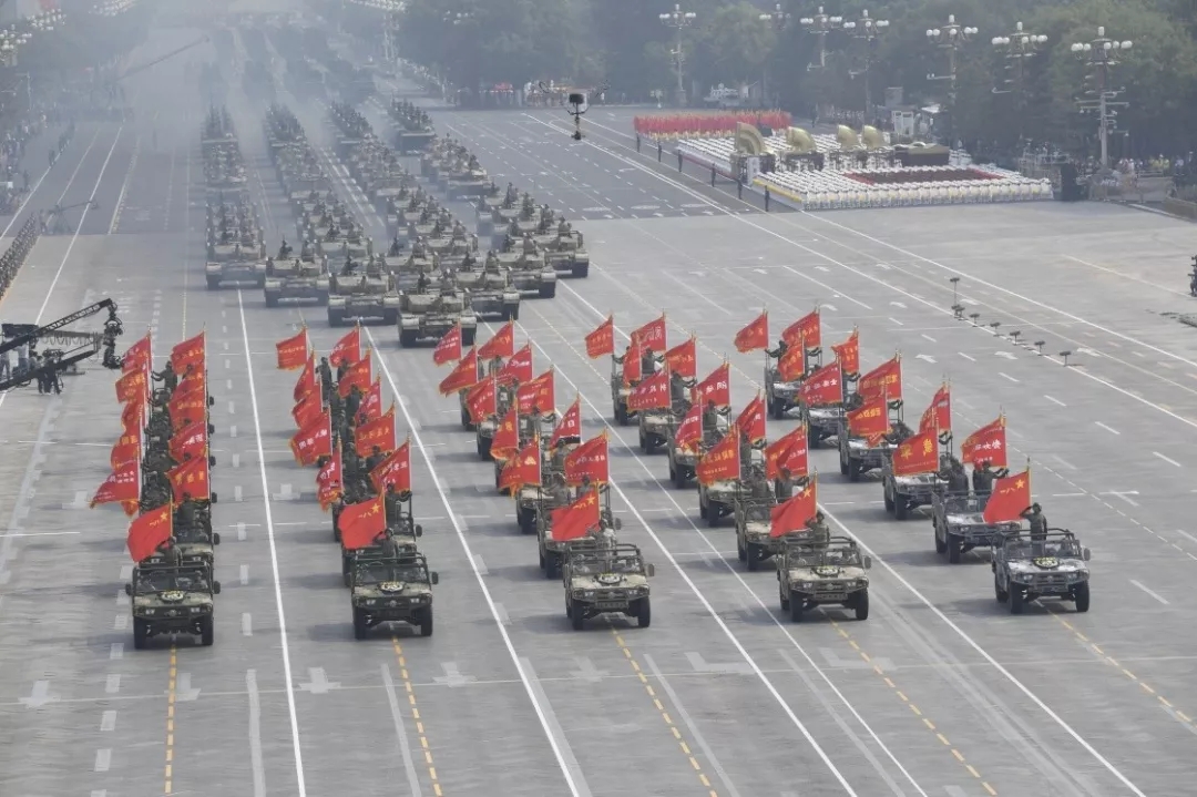 庆祝祖国华诞，2019国庆大阅兵中的军歌嘹亮，庆祝祖国华诞，军歌嘹亮的国庆大阅兵回顾