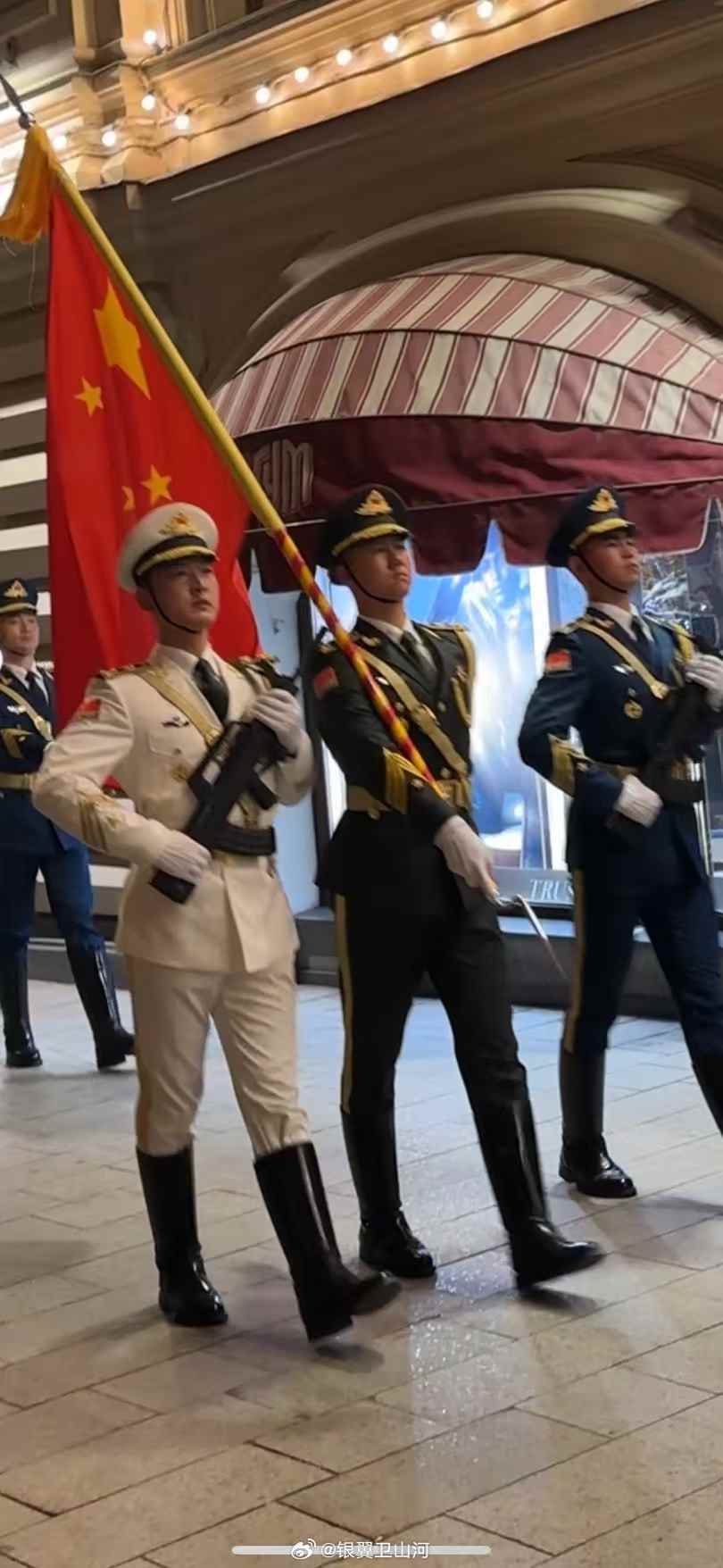 中俄元首检阅解放军仪仗队，庄重仪式展现两国深厚友谊与共同追求，中俄元首检阅解放军仪仗队，庄重仪式彰显深厚友谊与共同追求