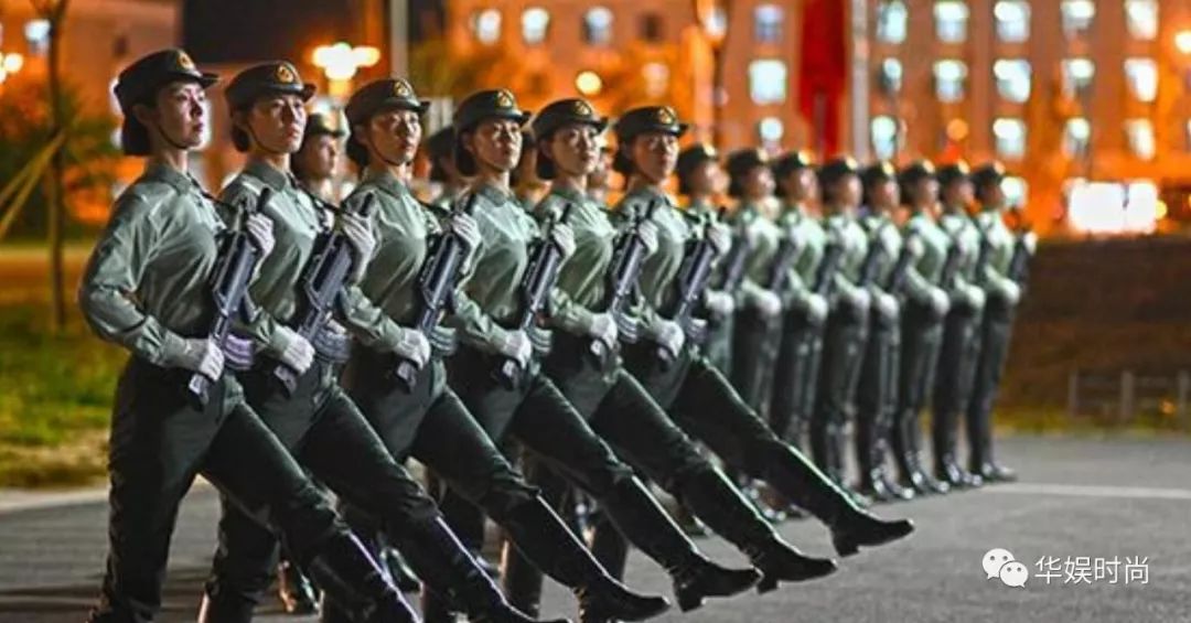 中国女兵方队训练图片，坚韧与力量的完美展现，中国女兵方队训练风采，坚韧与力量的展现