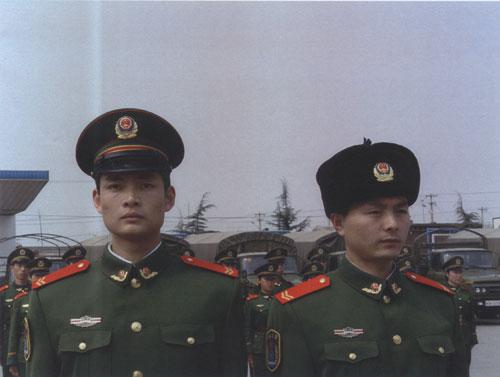 探索中国武警的标志性装备，99式武警服装图片，中国武警标志性装备探索，99式武警服装图片展示