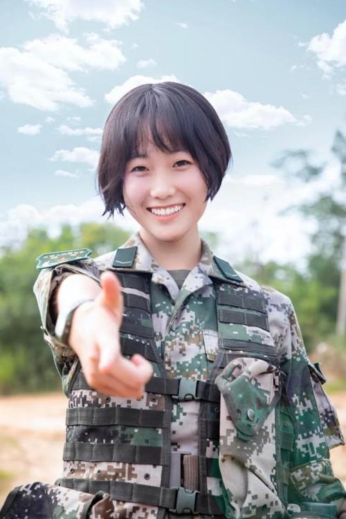 中国女兵留短发图片，坚韧与力量的象征，中国女兵留短发，坚韧与力量的展现