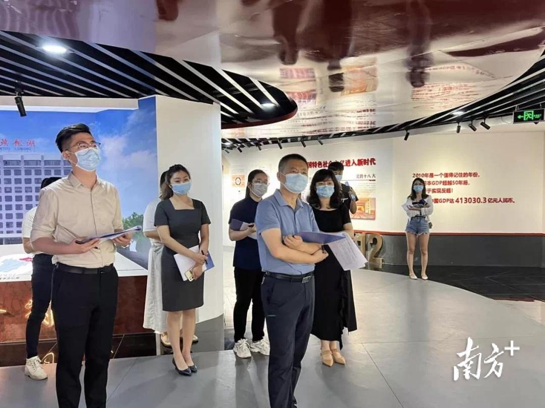 中国海军汕头舰，捍卫海疆，展示国威，中国海军汕头舰，捍卫海疆，彰显国威