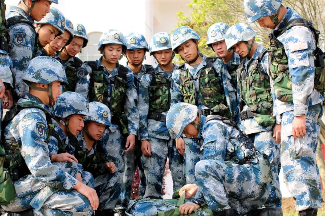 新兵下连集训，锤炼意志，锻造未来战士，新兵下连集训，锤炼意志，塑造未来战士精锐